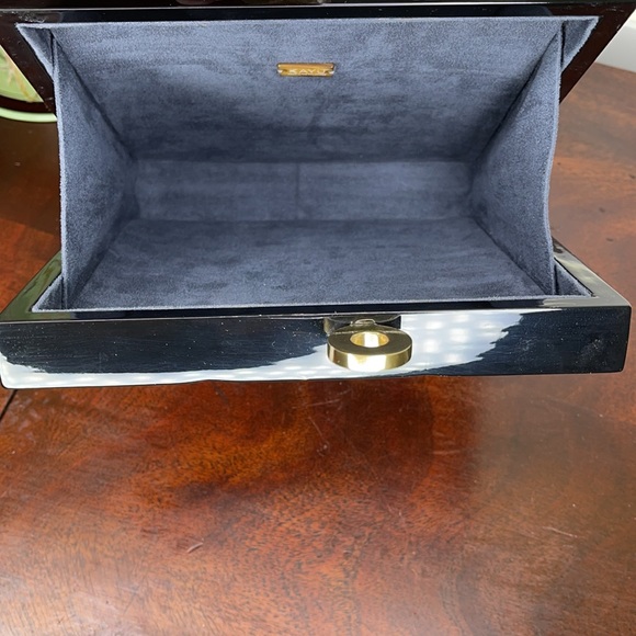 Kayu Kiss Clutch - Picture 9 of 14